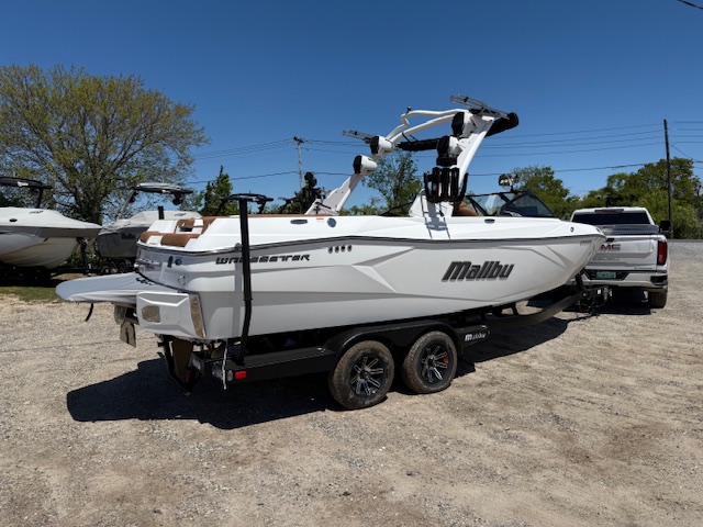 2025 Malibu 23 LSV Icon